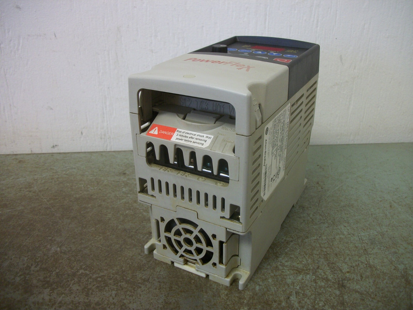 ALLEN-BRADLEY POWERFLEX 4 0.5HP AC DRIVE 22A-D1P4N104 480VOLT 3PH