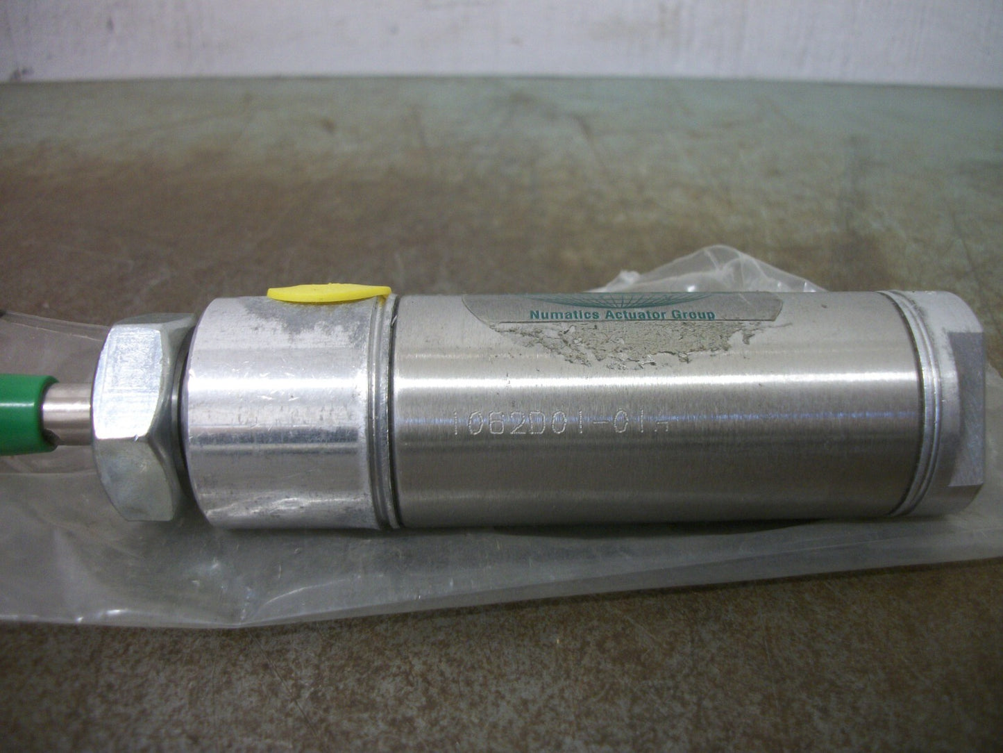 NUMATICS DOUBLE-ACTING PNEUMATIC CYLINDER 1062D01-01A 1-1/16" BORE 1" STROKE NEW