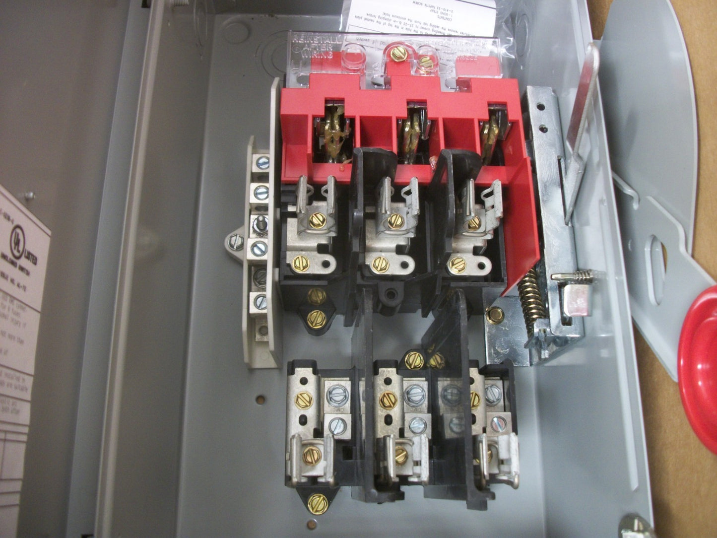 CUTLER-HAMMER DISCONNECT TYPE 1 DH361NGK 30AMP 600VOLT 3POLE FUSIBLE NIB