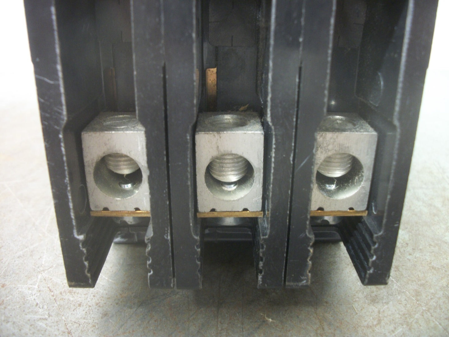 SQUARE D EDB CIRCUIT BREAKER EDB34040 40AMP 480VOLT 3POLE NOB