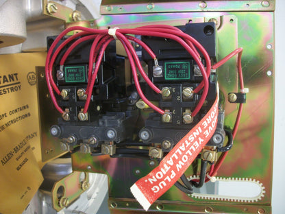 ALLEN-BRADLEY ENCL 705-AUA SIZE 0 REV MOTOR STARTER 240VCOIL 3PH 600V 5HP NEW