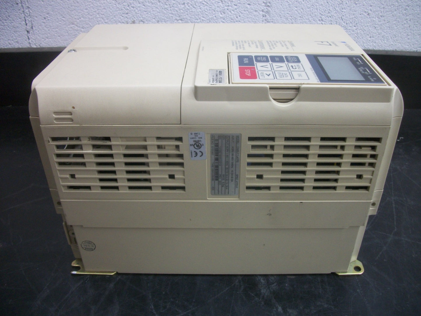 YASKAWA VARISPEED F7 VARIABLE FREQUENCY DRIVE CIMR-F7U47P5 480VOLT 3PH 17AMP