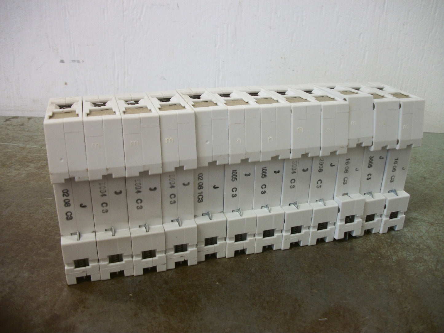 SIEMENS LOT OF 12 MINI CIRCUIT BREAKERS 5SX21C3 3AMP 230/400VOLT 1POLE