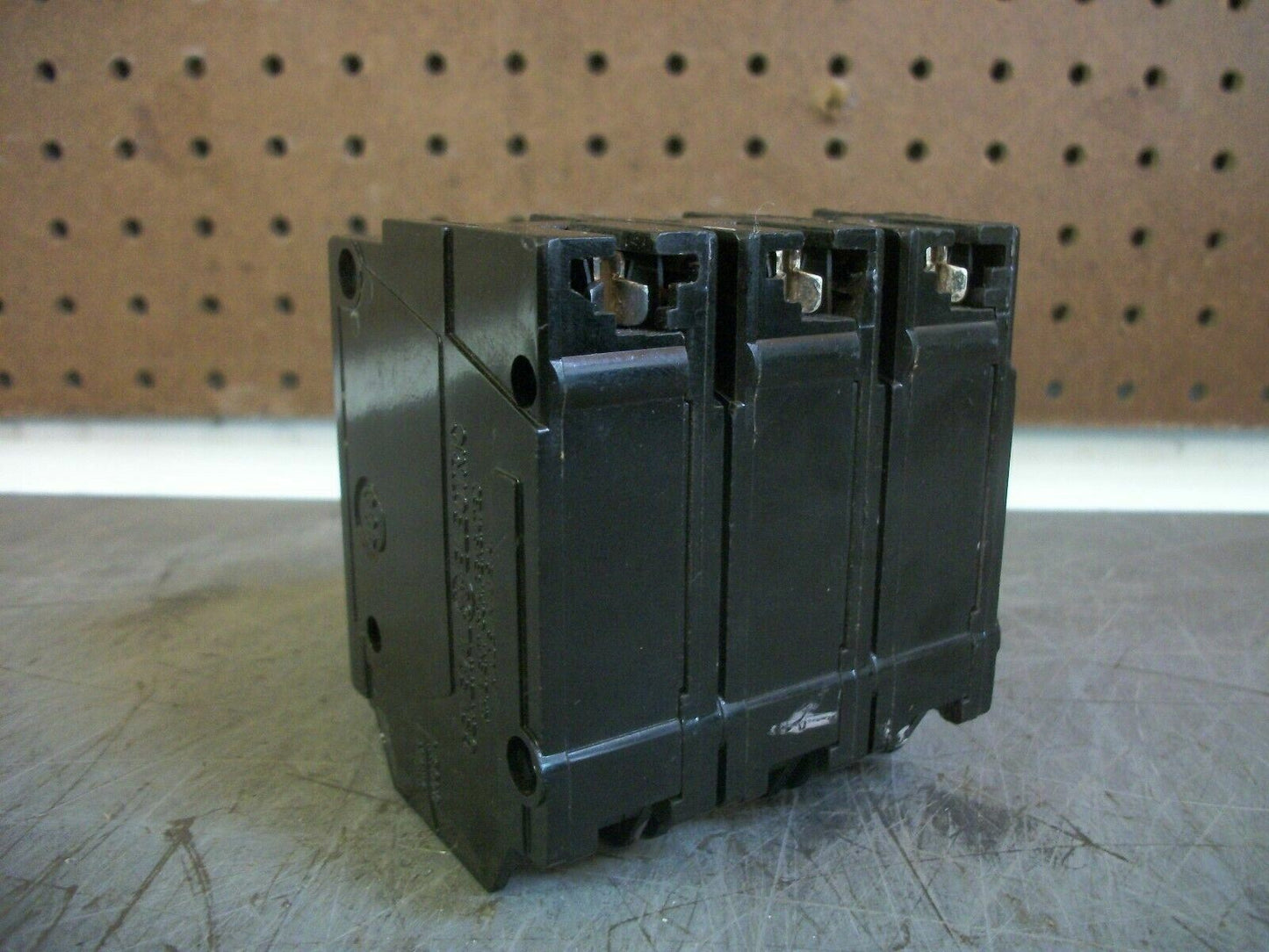 GE THQL CIRCUIT BREAKER THQL32015 15AMP 240VOLT 3POLE OLD