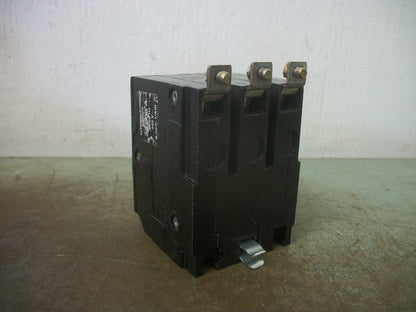 SQUARE D QOB CIRCUIT BREAKER QOB320VH 20AMP 240VOLT 3POLE 22kA