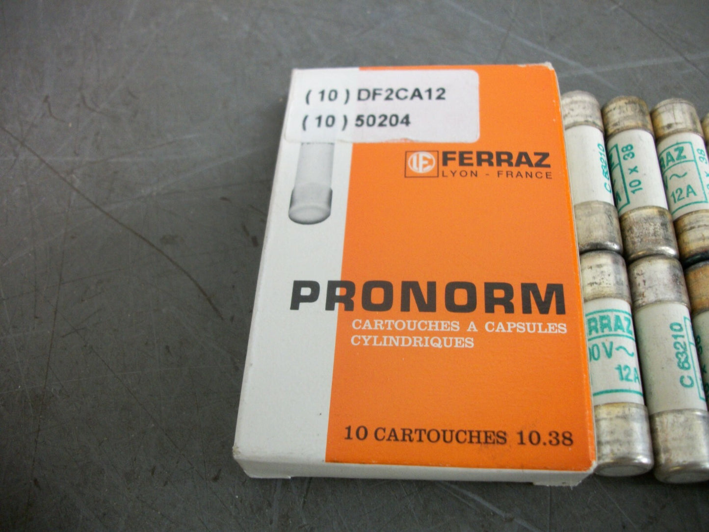 TELEMECANIQUE FERRAZ-SHAWMUT BOX OF 10 10X38 FUSES DF2CA12 12AMP 500VOLT NIB