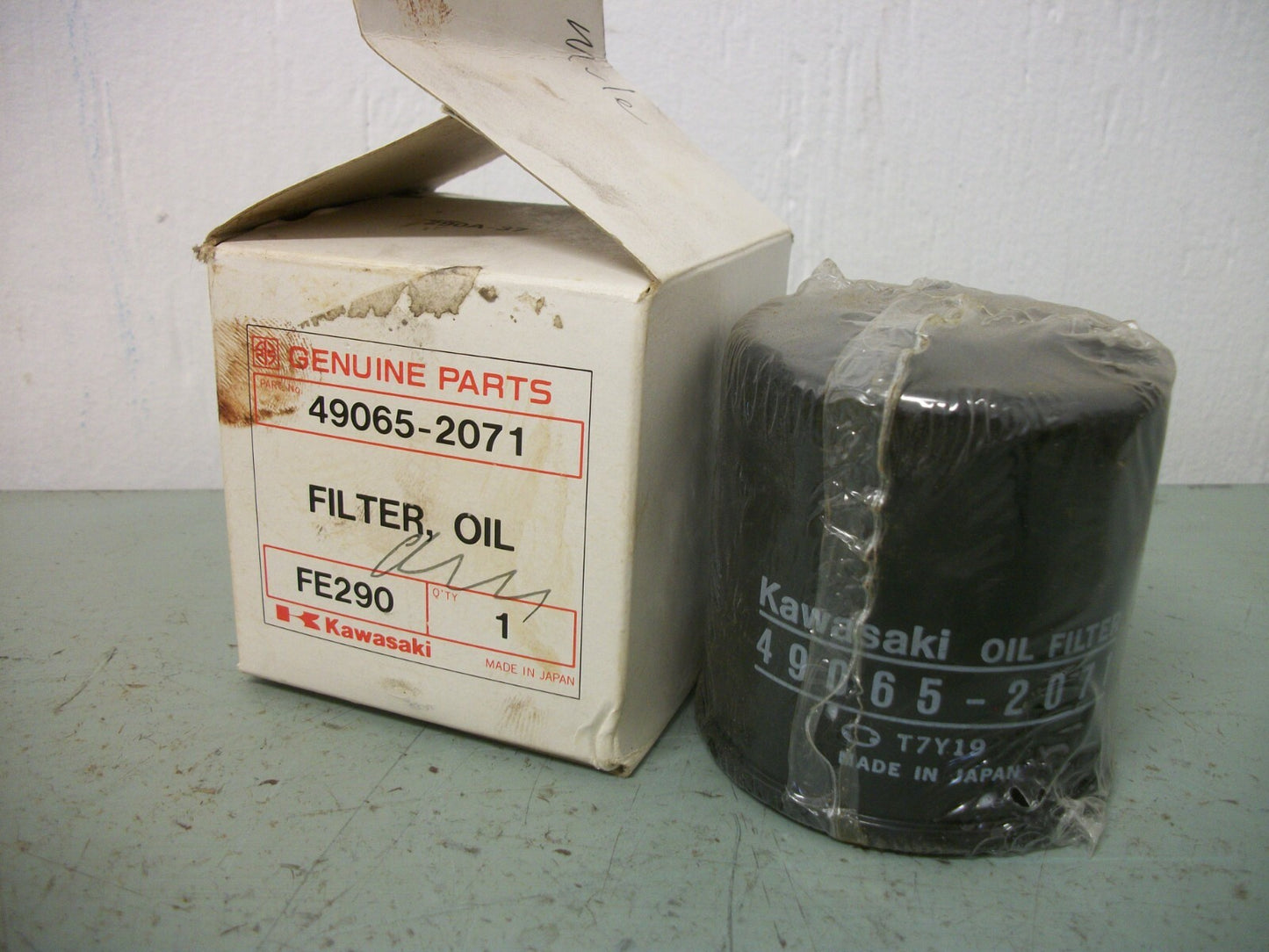 KAWASAKI FE290 OIL FILTER 49065-2071 NIB