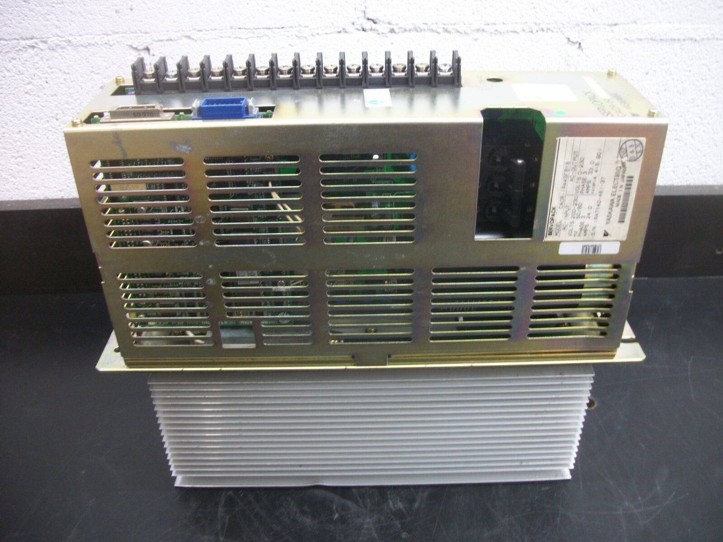 YASKAWA SERVOPACK 5.9HP SERVO DRIVE CACR-IR44SFBY8 230VOLT 3PH 33AMP