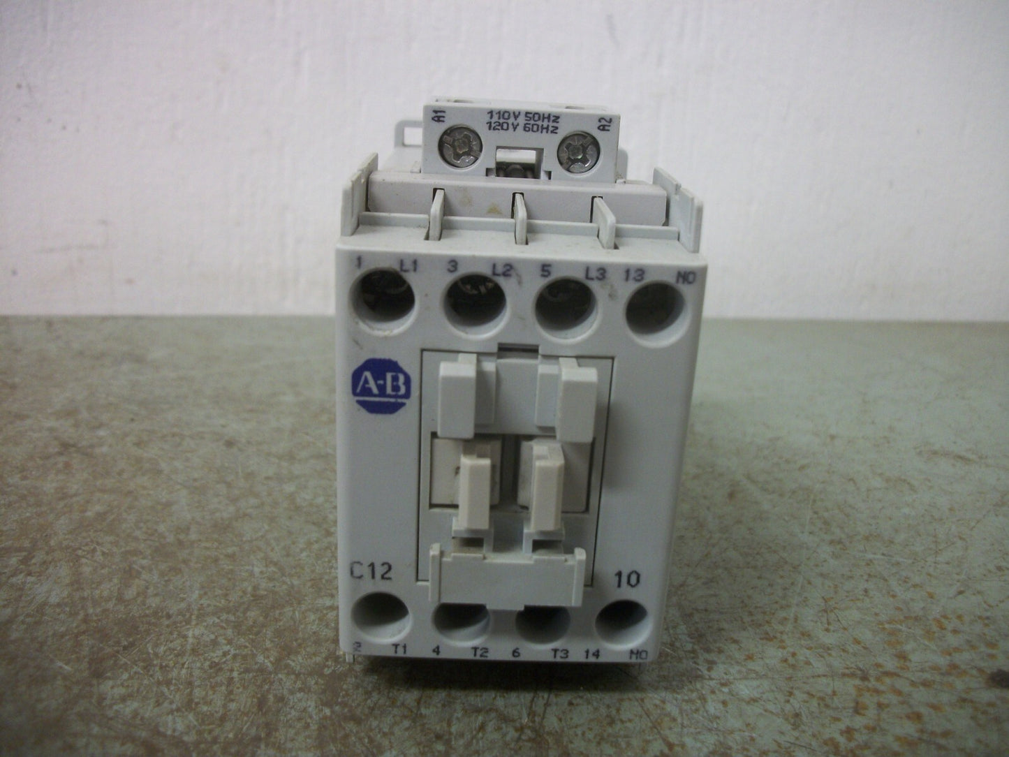 ALLEN-BRADLEY CONTACTOR 100-C12*10 25AMP 120VCOIL 3PH 600V 10HP