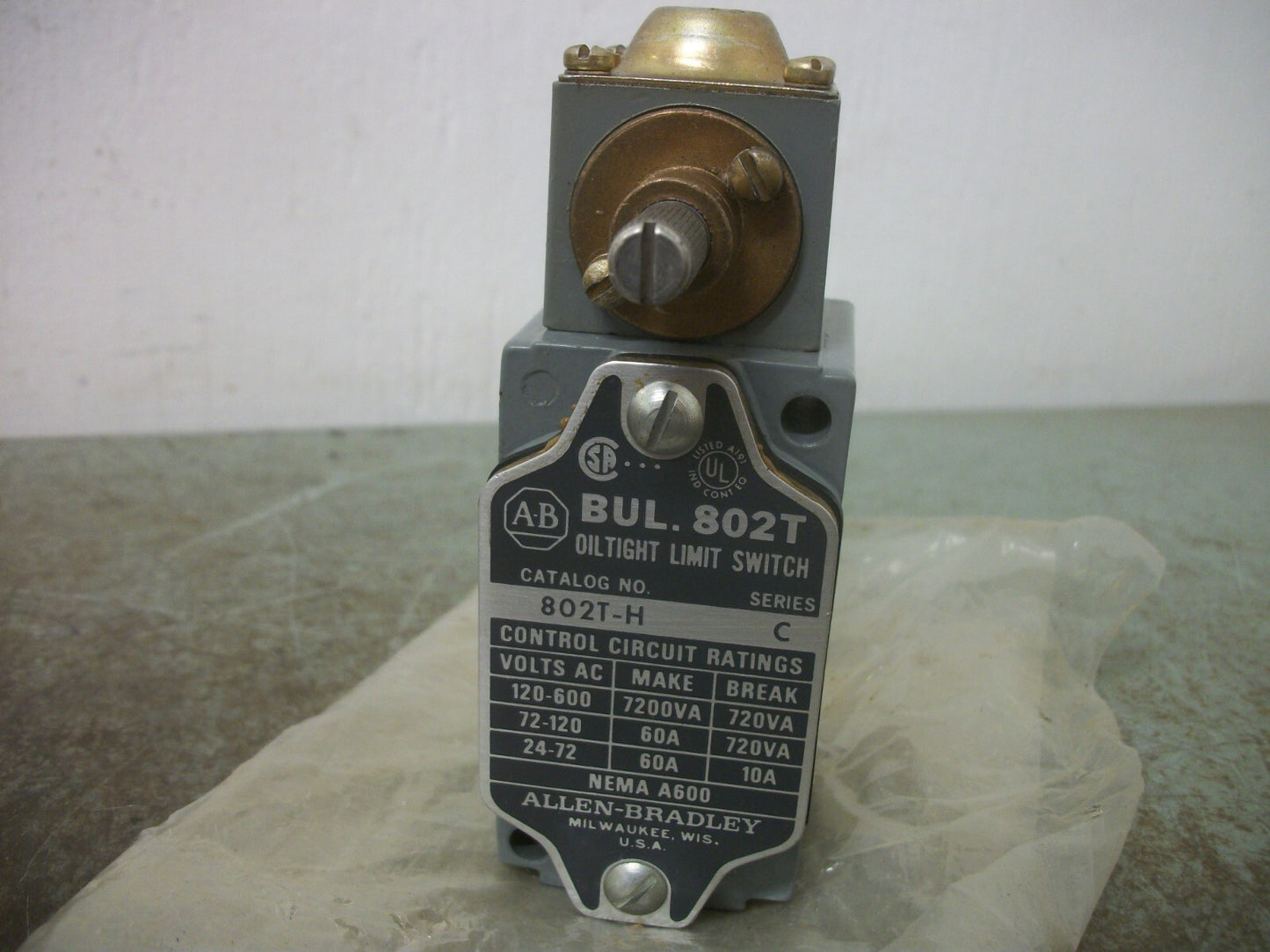 ALLEN-BRADLEY OILTIGHT LIMIT SWITCH 802T-H NOB