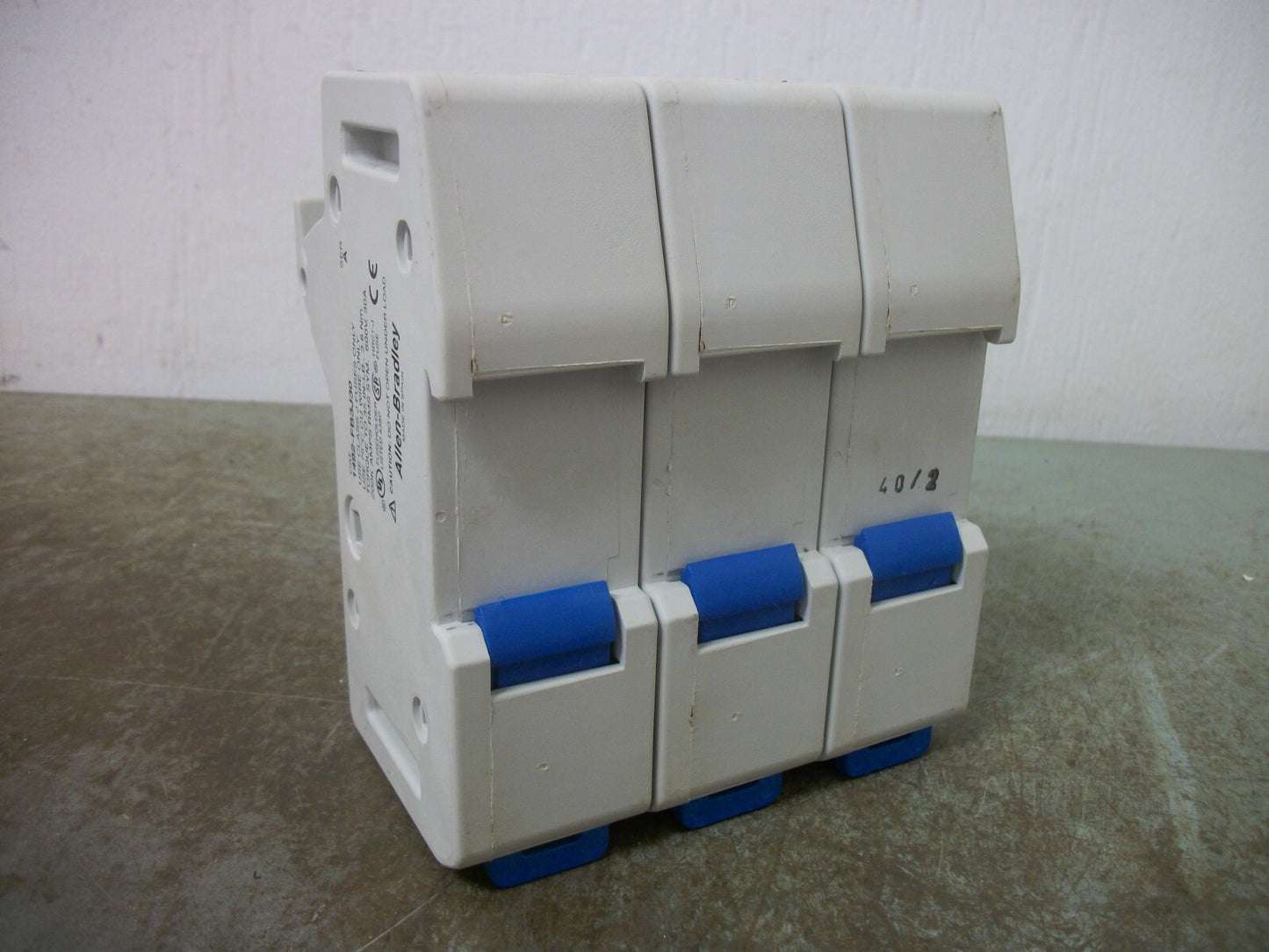 ALLEN-BRADLEY CLASS J FUSEHOLDER 1492-FB3J30 30AMP 600VOLT 3POLE