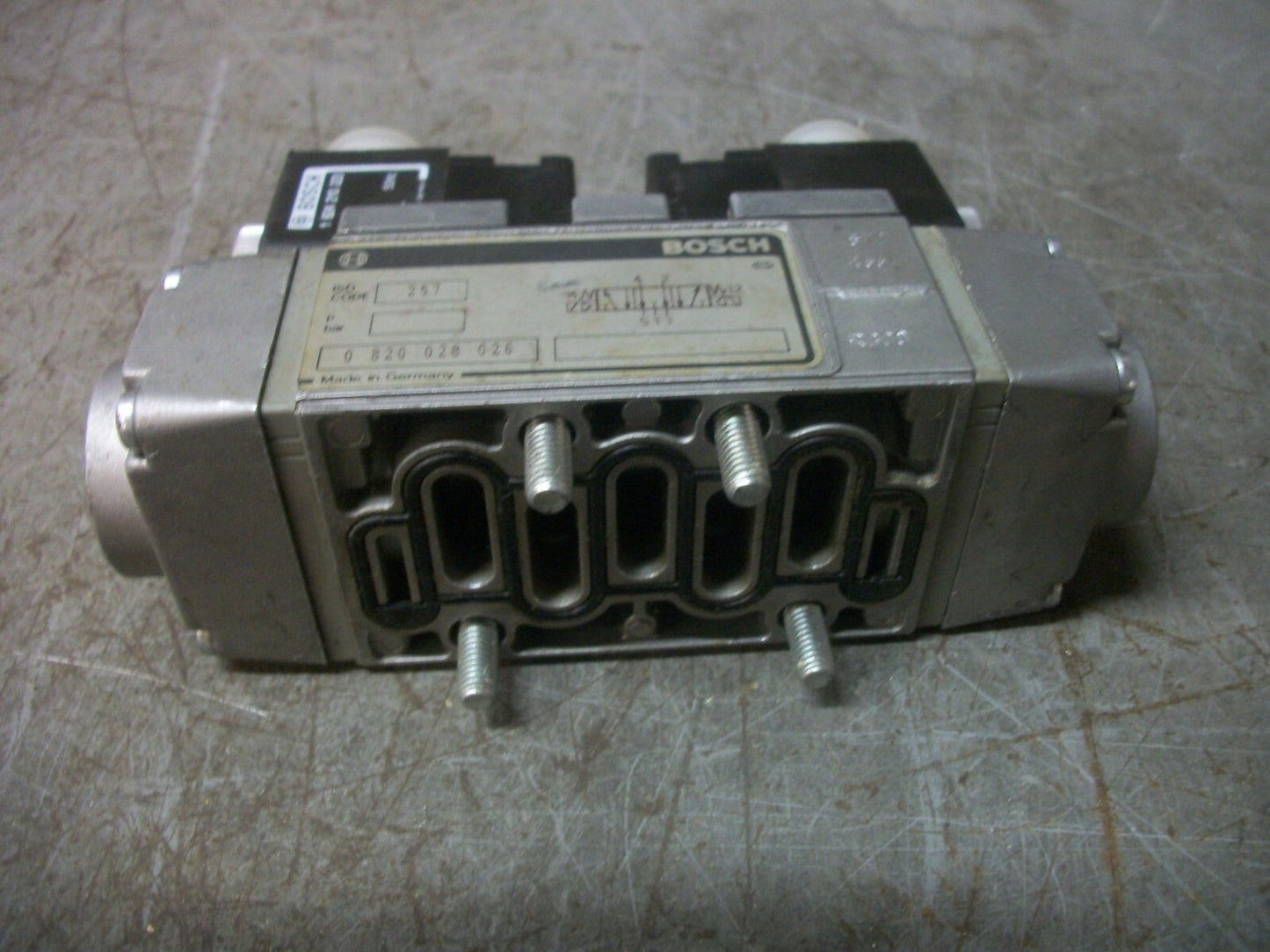 BOSCH SOLENOID CONTROL VALVE 0 820 028 026 24VCOIL NOB