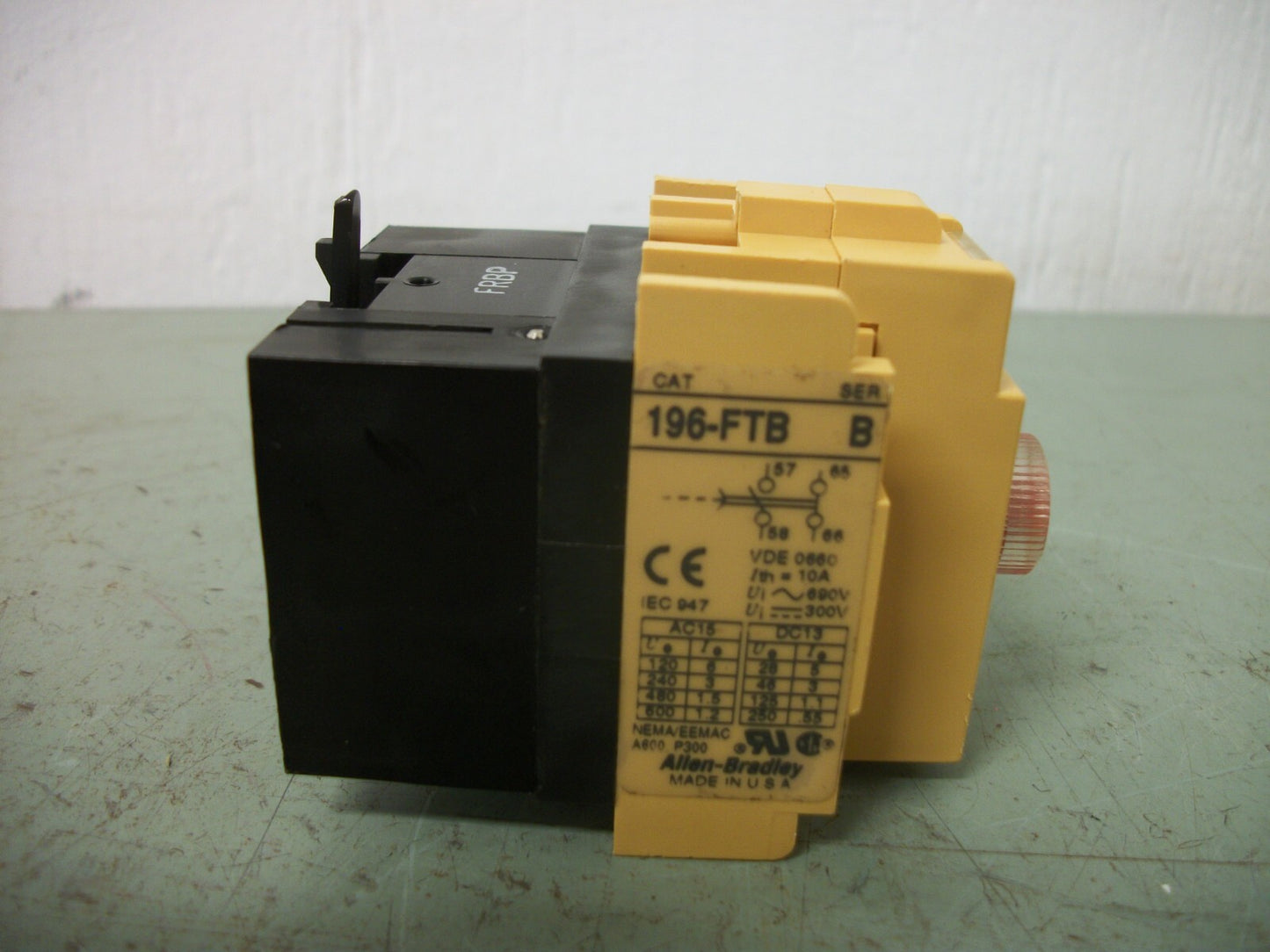 ALLEN-BRADLEY PNEUMATIC TIMING RELAY 196-FTB