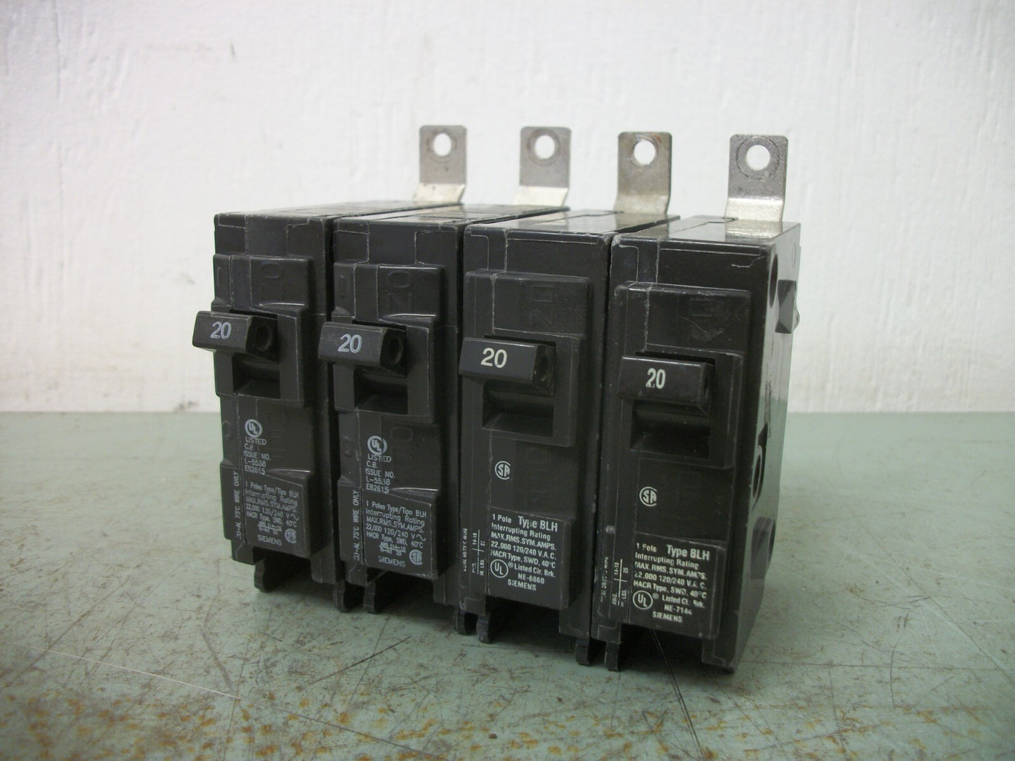 SIEMENS LOT OF 4 BLH CIRCUIT BREAKERS B120H 20AMP 240VOLT 1POLE