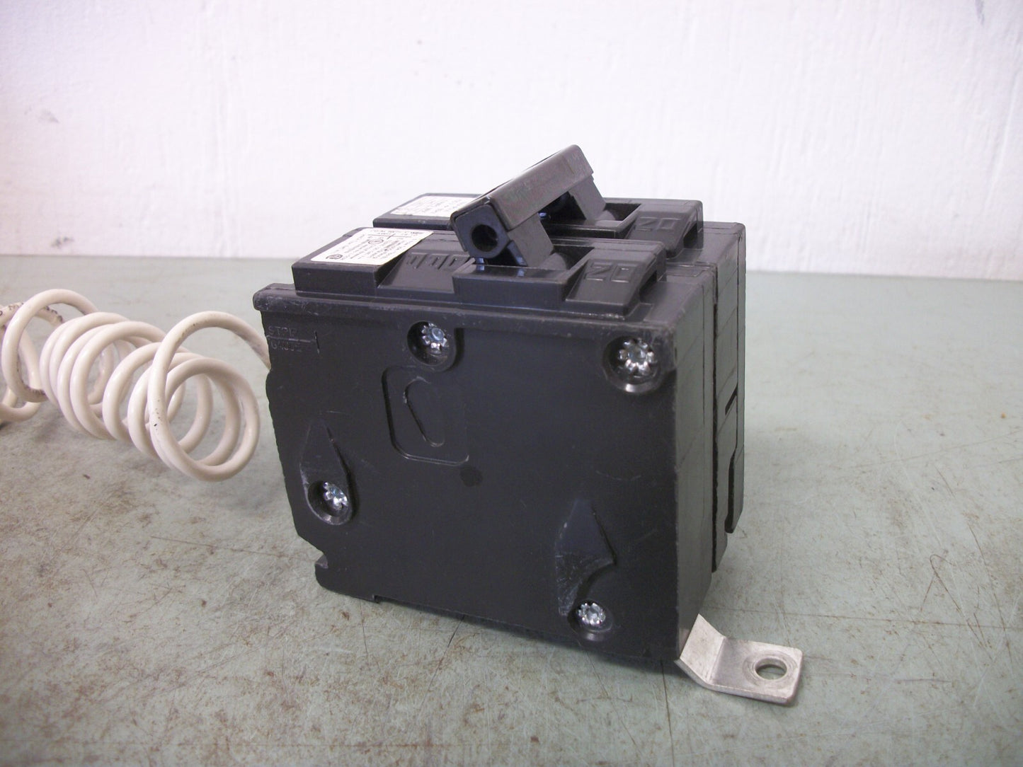 SIEMENS BL CIRCUIT BREAKER B12000S01 20AMP 240VOLT 1POLE W/SHUNT