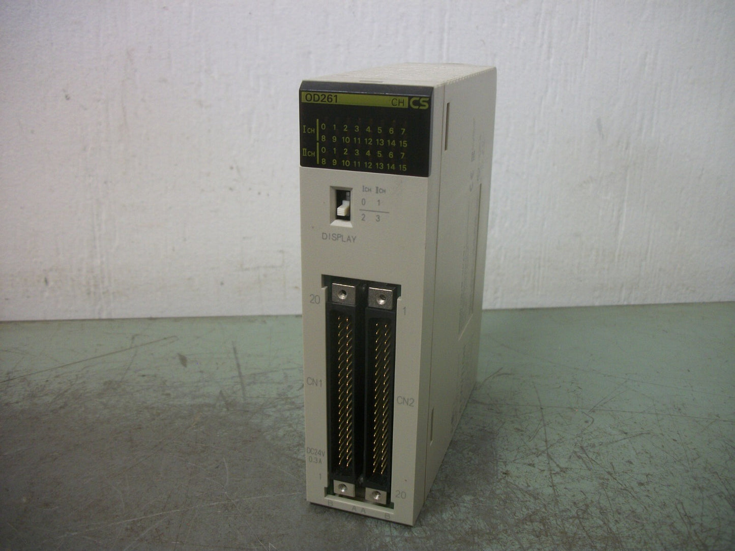 OMRON SYSMAC OUTPUT UNIT CS1W-OD261