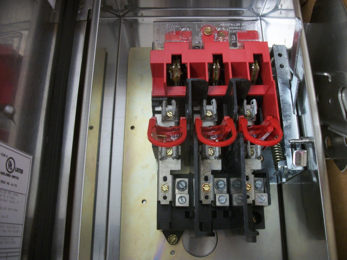 CUTLER-HAMMER DISCONNECT SS TYPE 4,4X DH321FWK 30AMP 240VOLT 3POLE FUSIBLE NIB