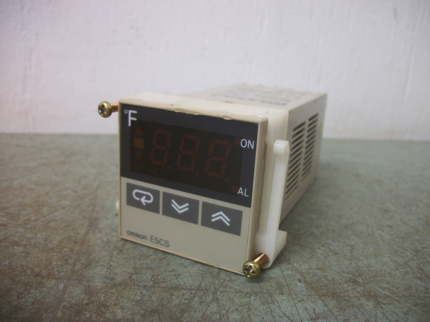 OMRON TEMPERATURE CONTROLLER E5CS-R1KJX-F