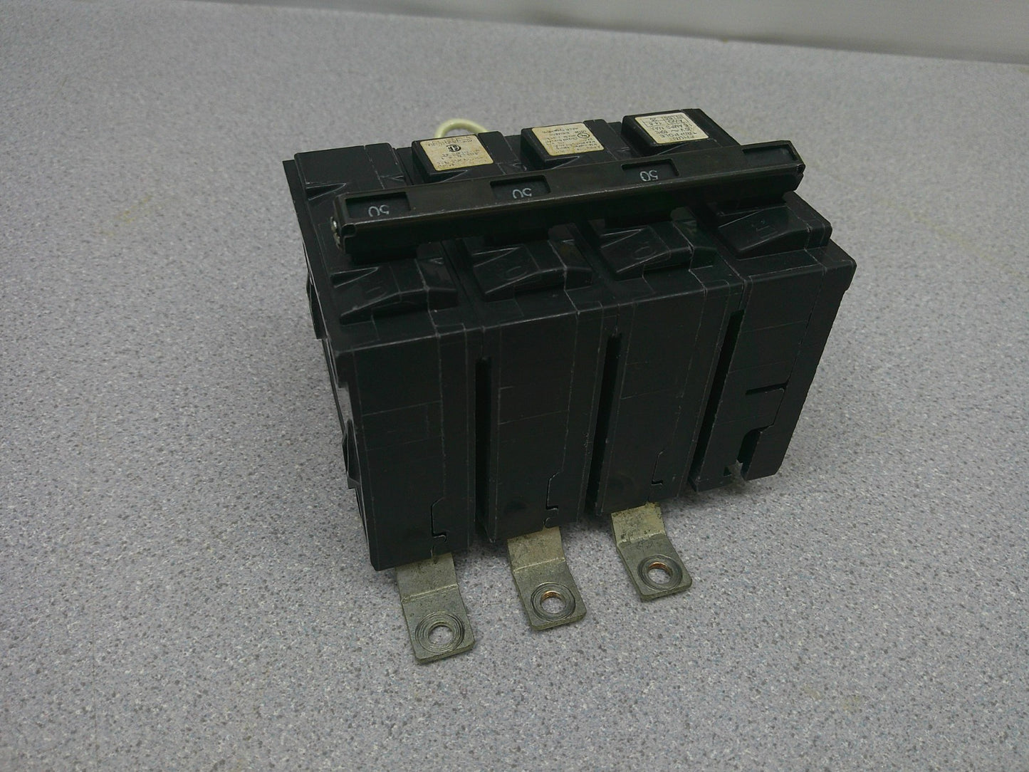 SIEMENS BL CIRCUIT BREAKER B350H00S01 50AMP 240VOLT 3POLE W/SHUNT CHIPPED