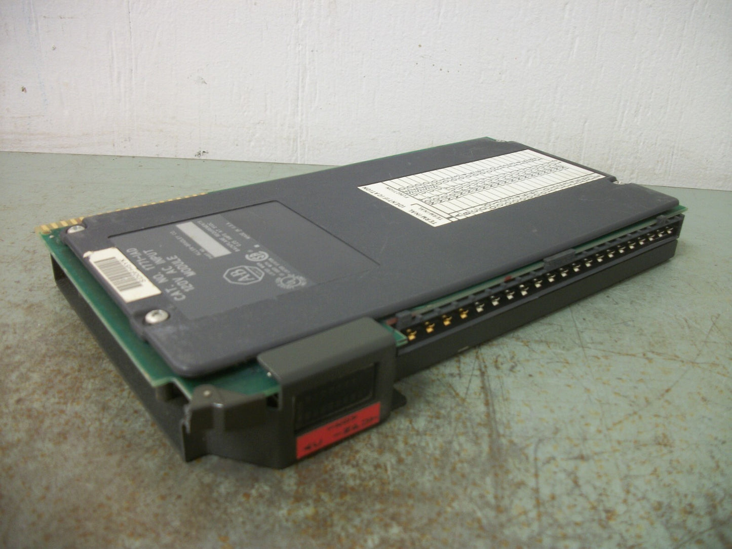 ALLEN-BRADLEY 120V AC INPUT MODULE 1771-IAD