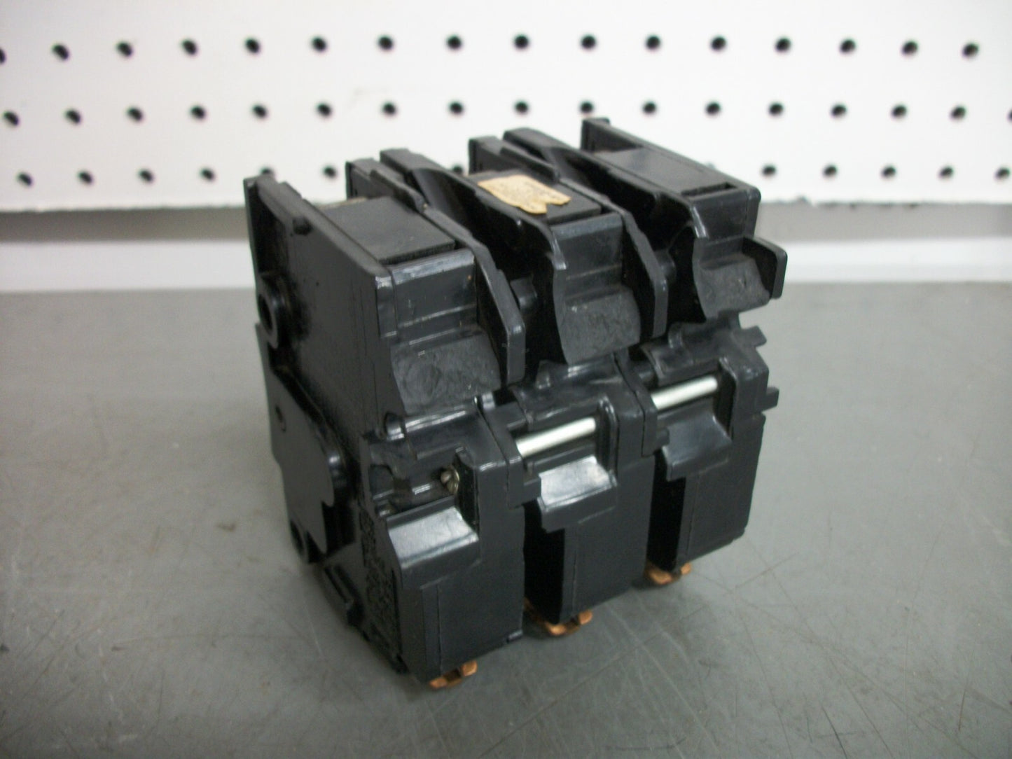 FEDERAL PACIFIC NA CIRCUIT BREAKER NA315 15AMP 240VOLT 3POLE CHIPPED