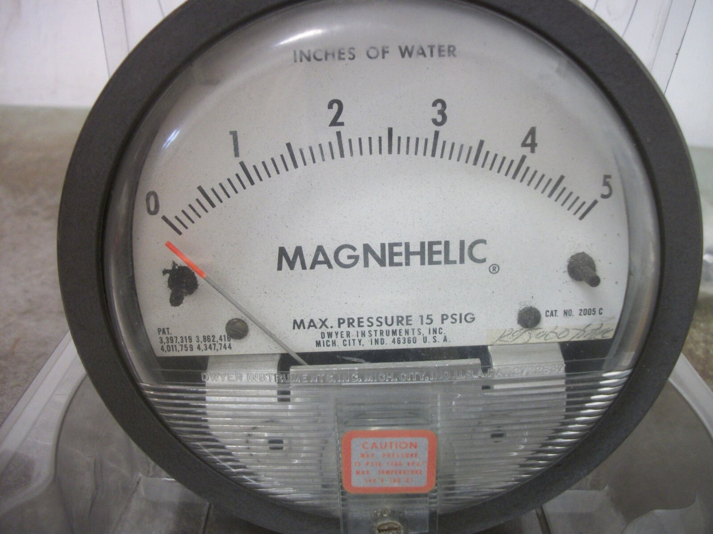 DWYER MAGNEHELIC PRESSURE GAGE 2005 C 0-5" WATER 15PSIG NEW