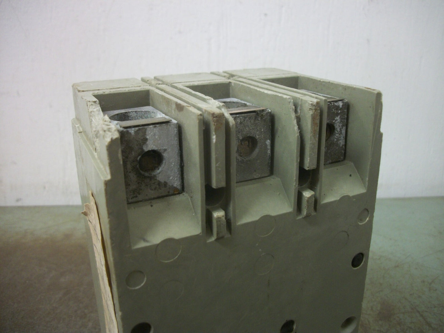 FEDERAL PACIFIC HEJ CIRCUIT BREAKER HEJ233125 125AMP 240VOLT 3POLE CHIPPED