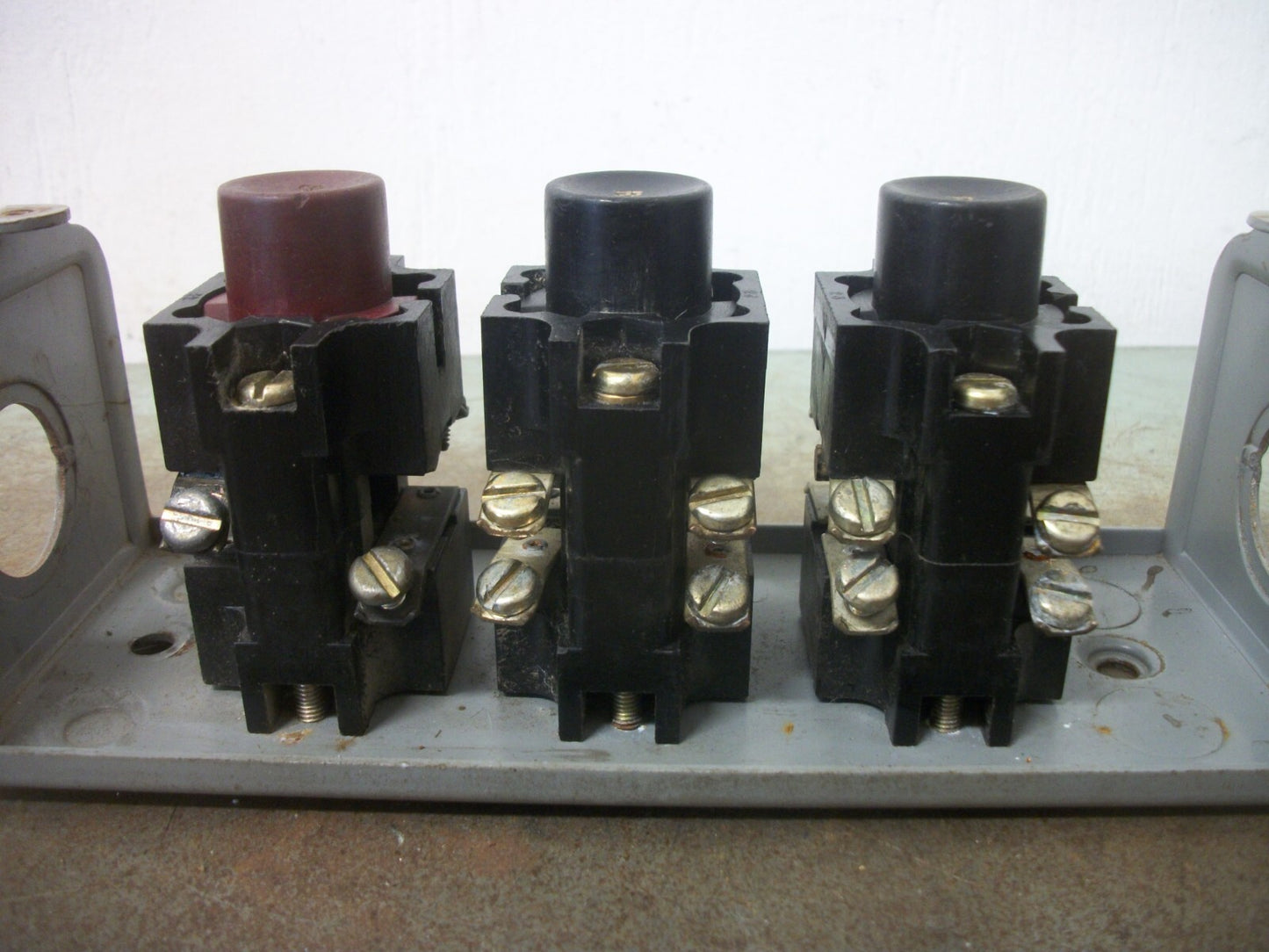 WESTINGHOUSE 3-BUTTON RUN/RUN/STOP PUSHBUTTON STATION 450D984G10 600VOLT