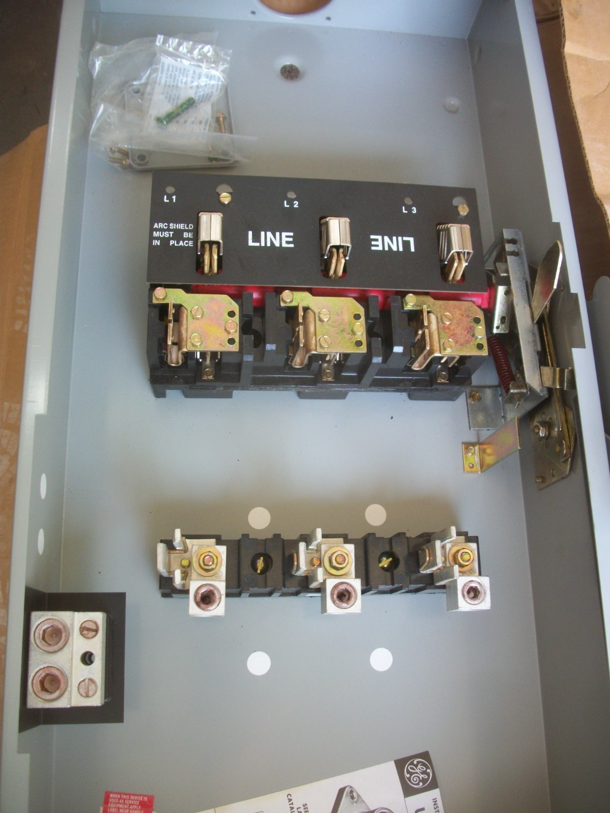 GE DISCONNECT TYPE 3R TH4324R 200AMP 240VOLT 3POLE FUSIBLE NIB