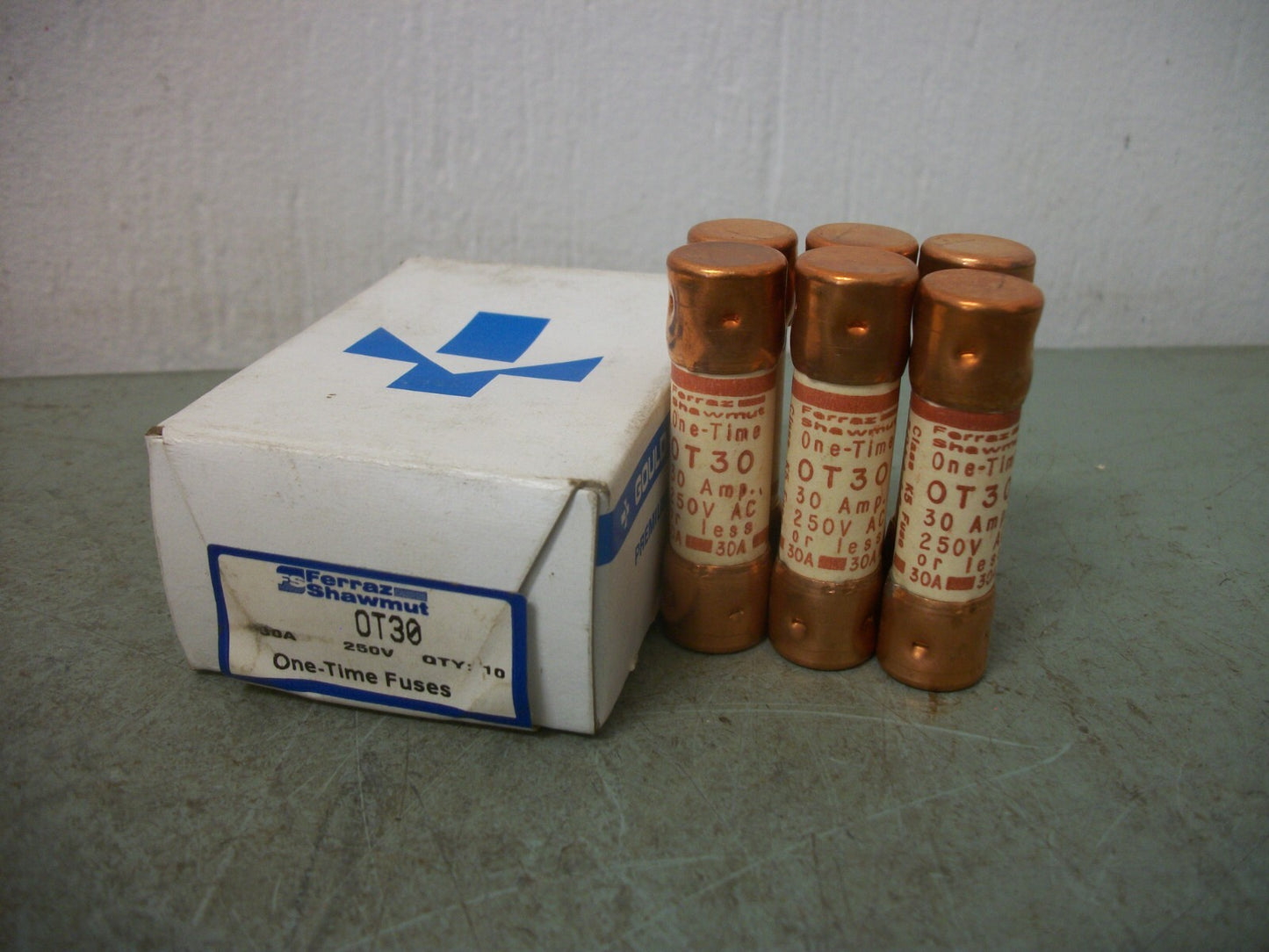 FERRAZ-SHAWMUT BOX OF 6 ONE-TIME FUSES OT30 30AMP 250VOLT NIB