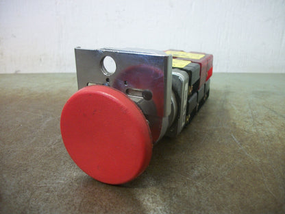 REES RED JUMBO MUSHROOM PUSHBUTTON W/ PADLOCK 40102-502