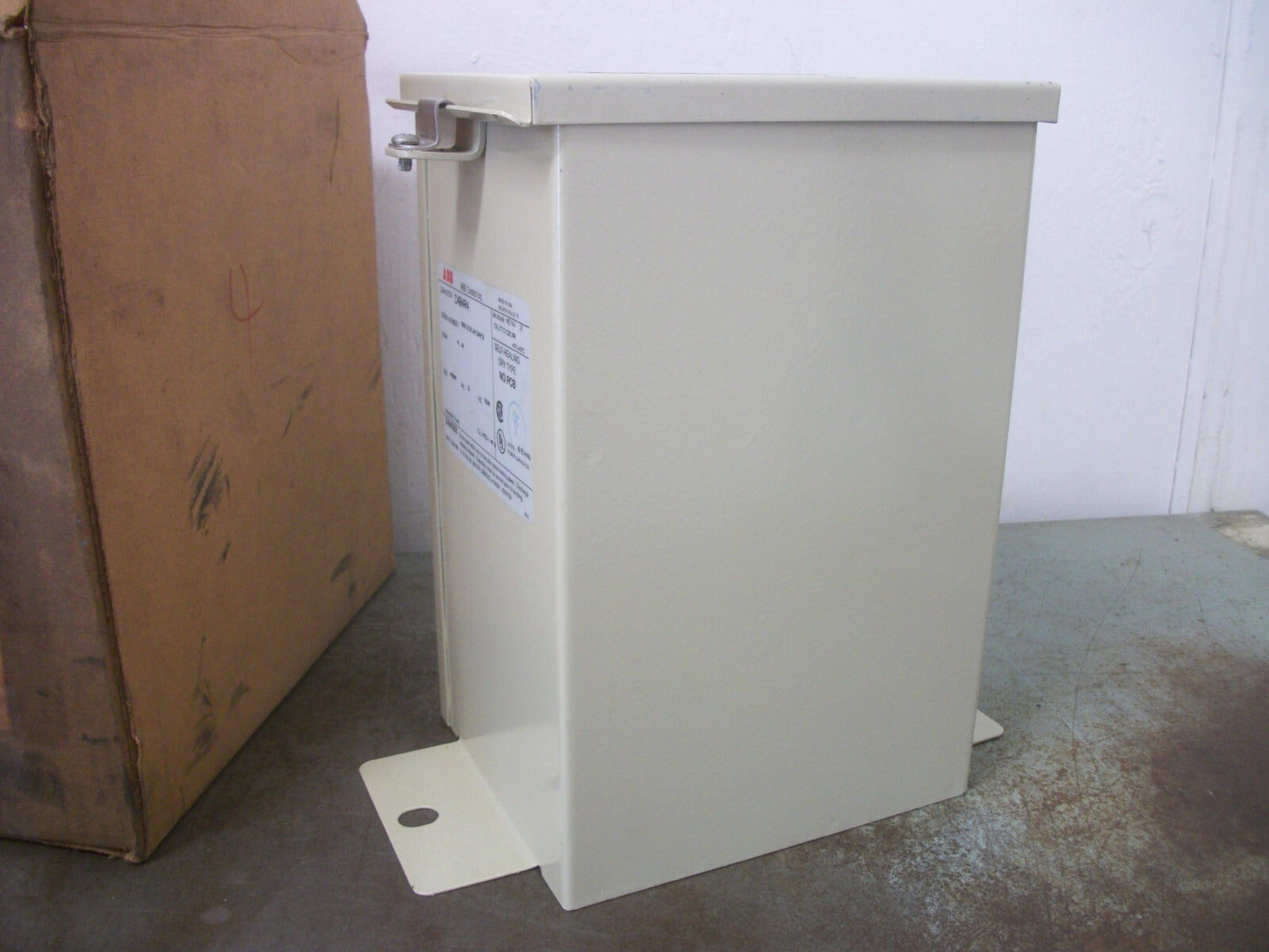 ABB 4KVAR 3PH CAPACITOR TYPE 3R C484R4 480VOLT NIB