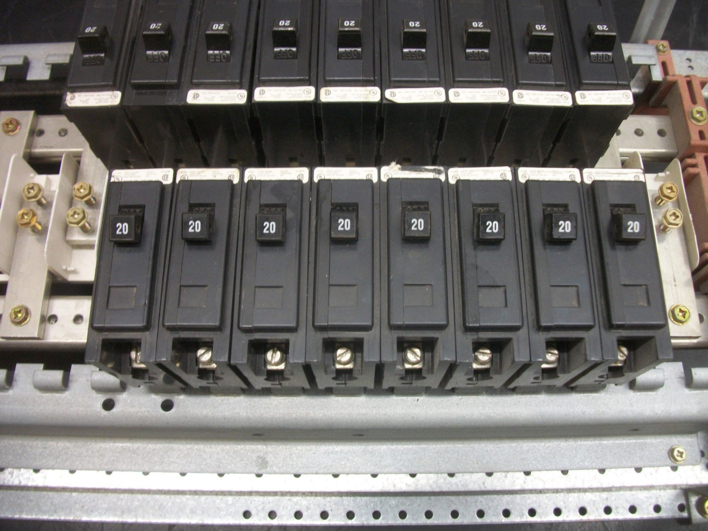 CUTLER-HAMMER PANELBOARD INTERIOR DK2400W 400AMP 240VOLT 1PH W/400A MAIN