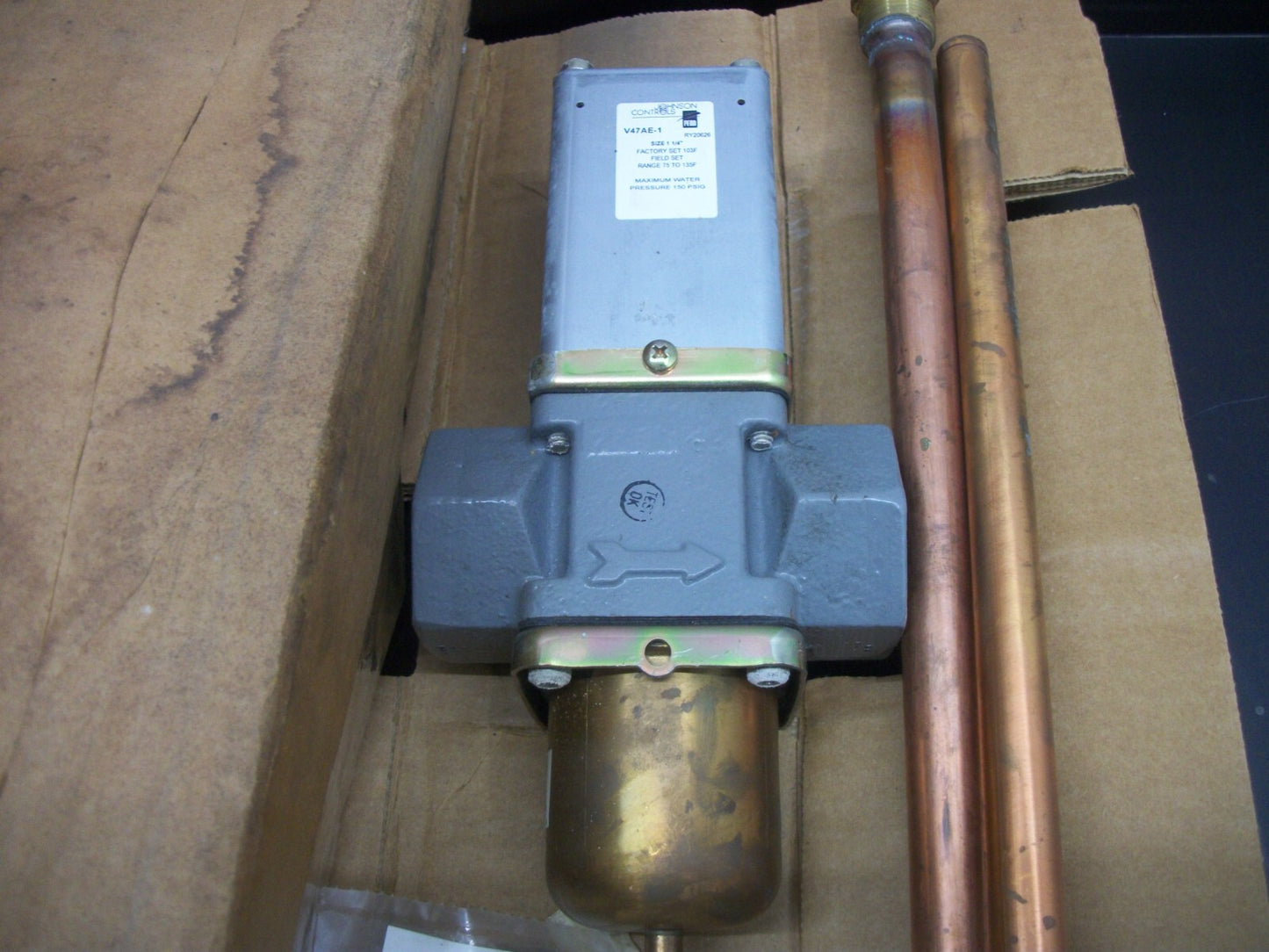 JOHNSON CONTROLS V47AE-1 SIZE 1-1/4" WATER VALVE V47AE-1C 75-135 DEG F NIB