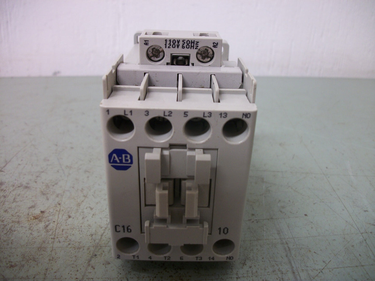 ALLEN-BRADLEY CONTACTOR 100-C16*10 30AMP 120VCOIL 3PH 600V 15HP