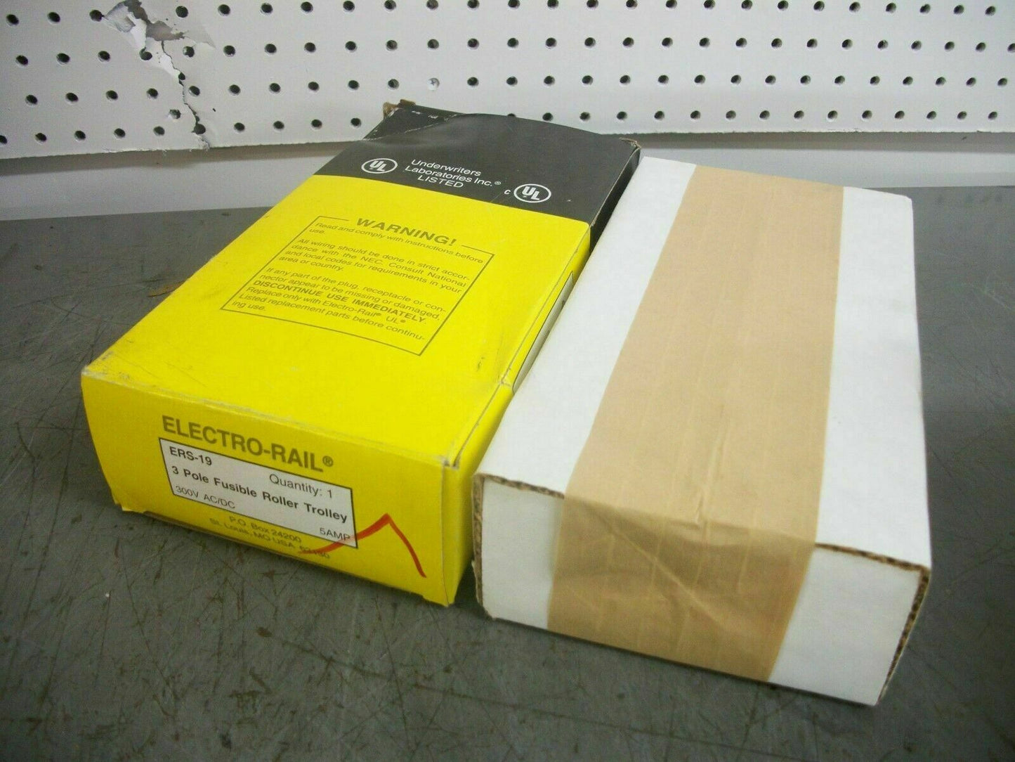 ELECTRO-RAIL 3POLE FUSIBLE ROLLER TROLLEY ERS-19 300VOLT 5AMP NIB