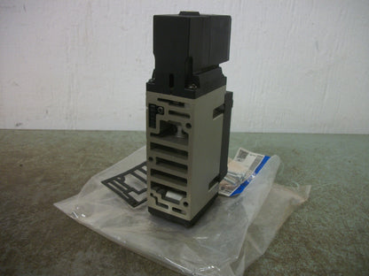 SMC SOLENOID VALVE VFS3100-5FZ 21-26VDC NEW