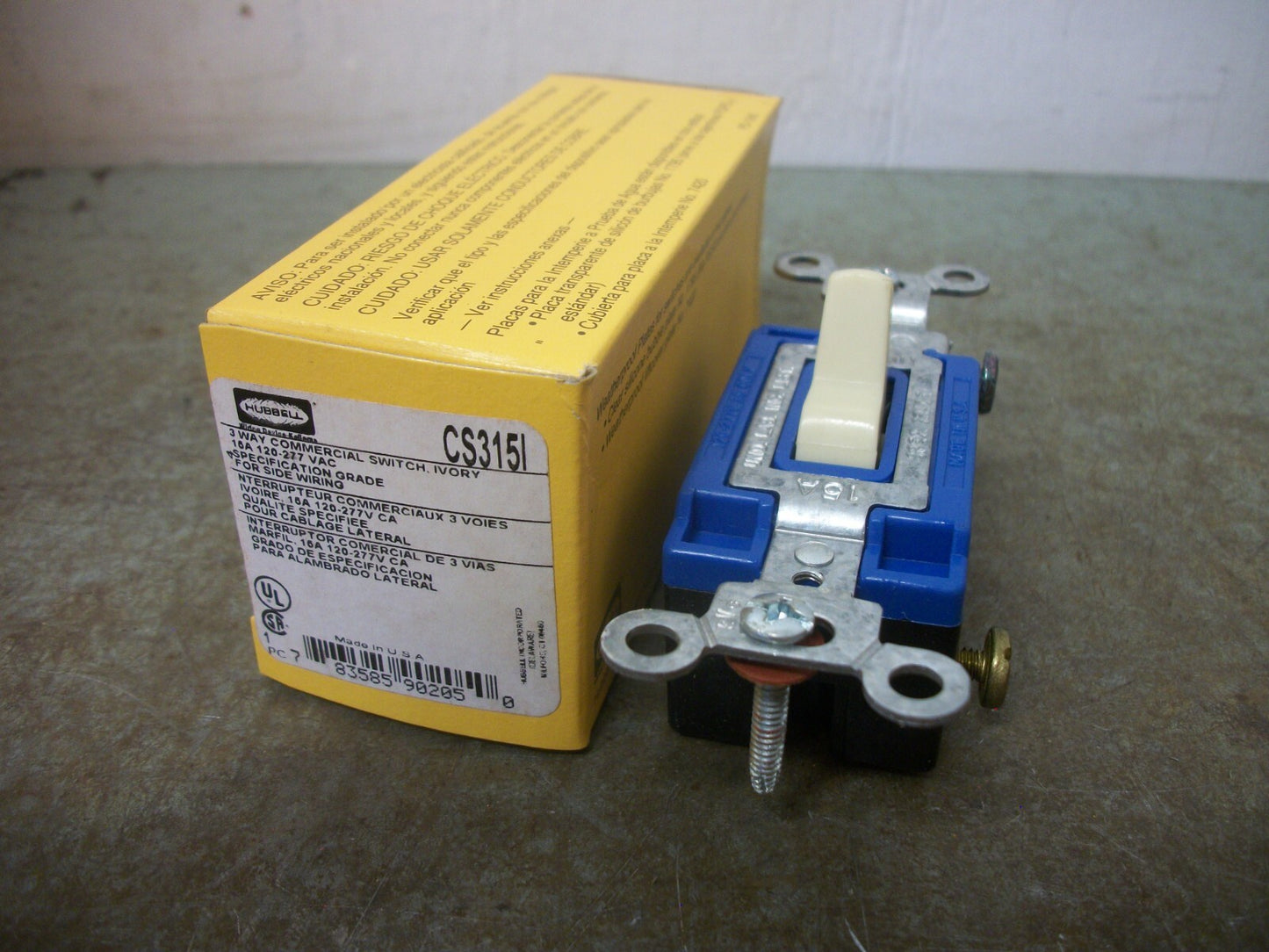 HUBBELL BOX OF 10 3-WAY IVORY TOGGLE SWITCHES CS315I 15AMP 120/277VOLT NIB