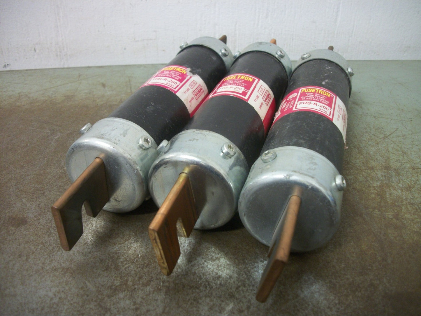 BUSSMANN LOT OF 3 FUSETRON FUSES FRS-R-200 200AMP 600VOLT