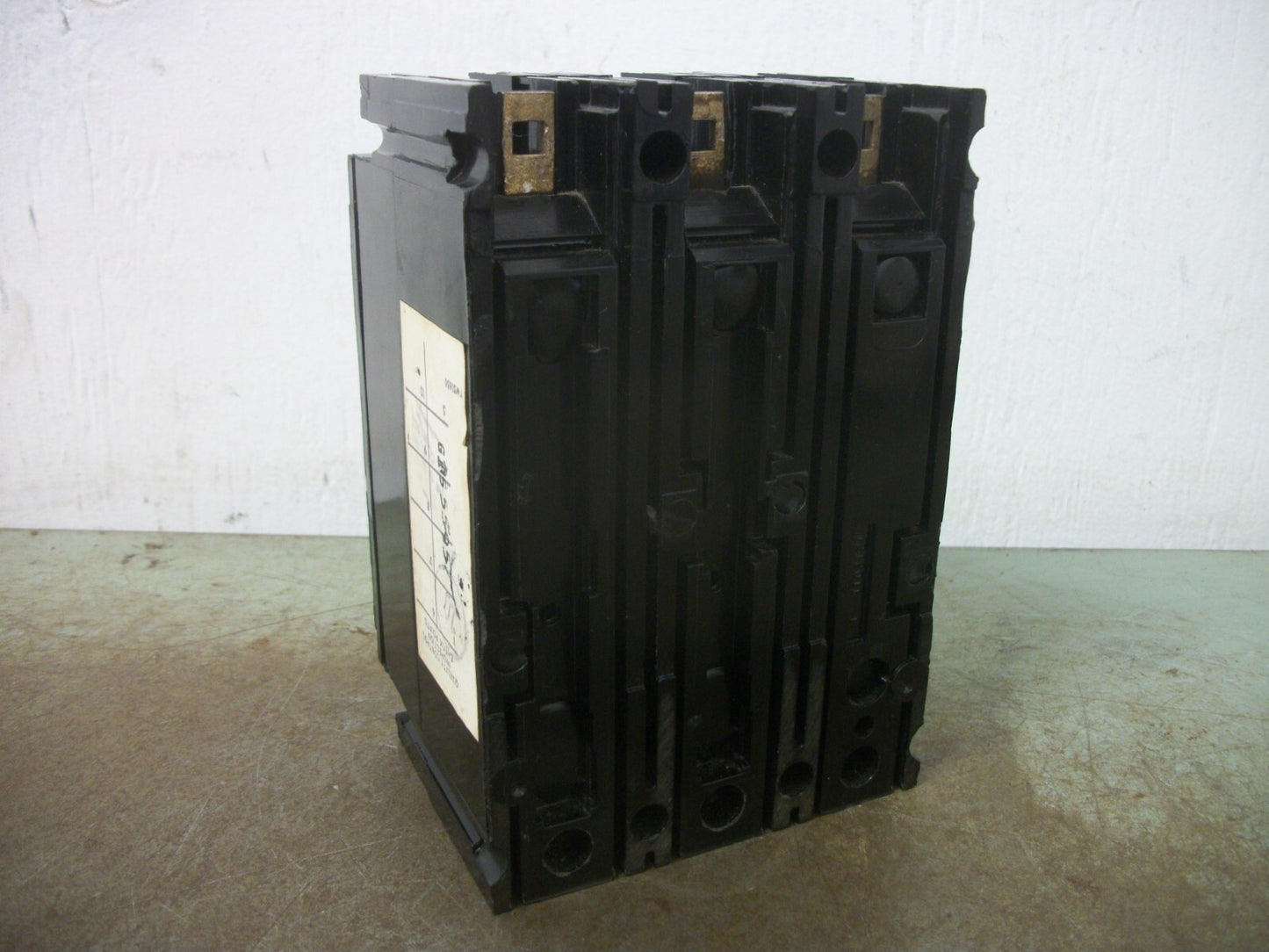 FEDERAL PACIFIC NEF CIRCUIT BREAKER NEF431020 20AMP 480VOLT 3POLE