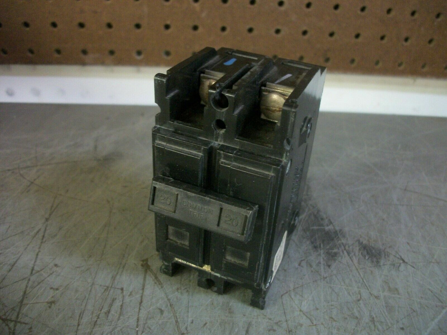 WESTINGHOUSE QC CIRCUIT BREAKER QC2020 20AMP 240VOLT 2POLE