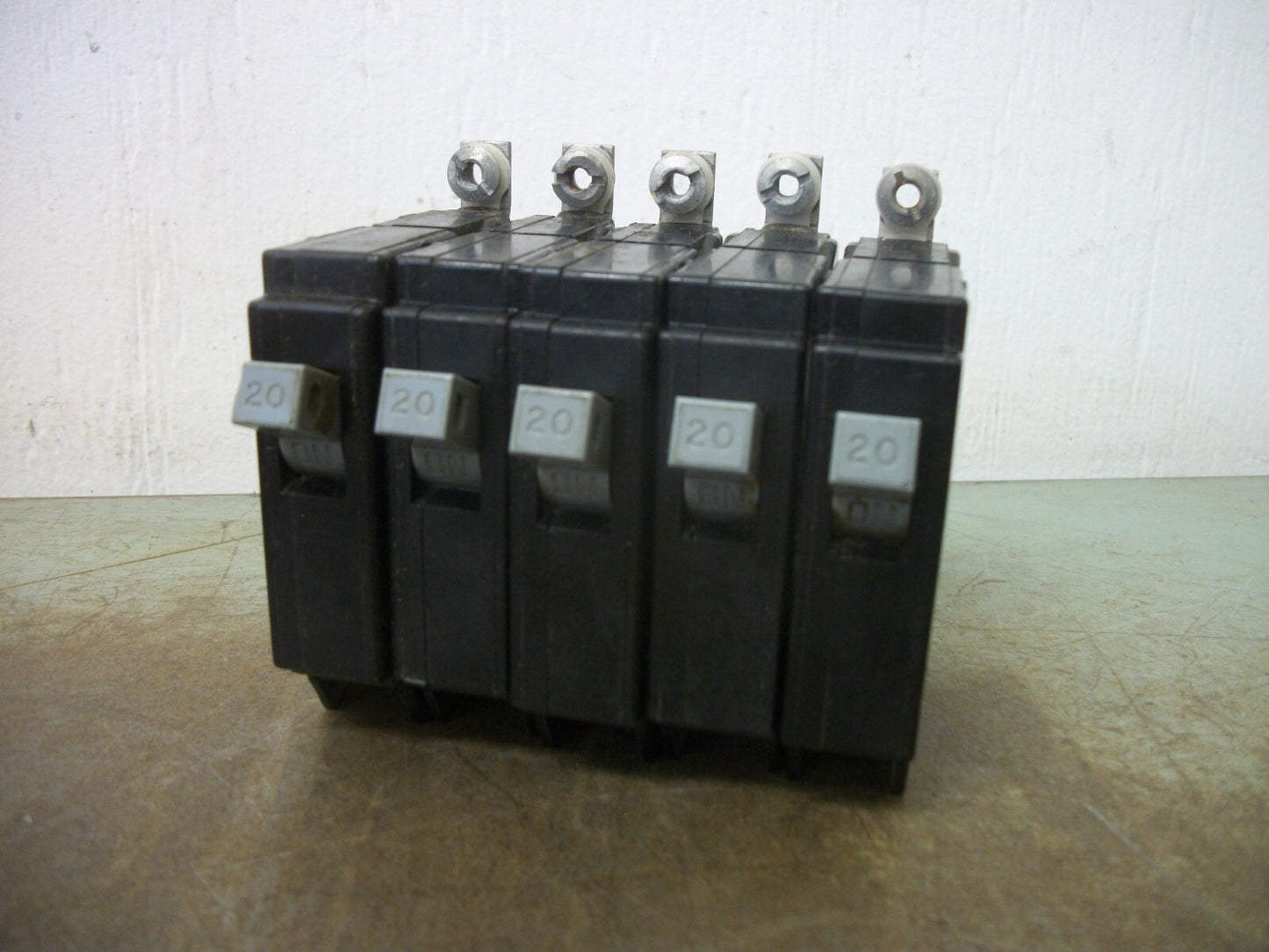 CUTLER-HAMMER LOT OF 5 CHB CIRCUIT BREAKERS CHB120 20AMP 240VOLT 1POLE