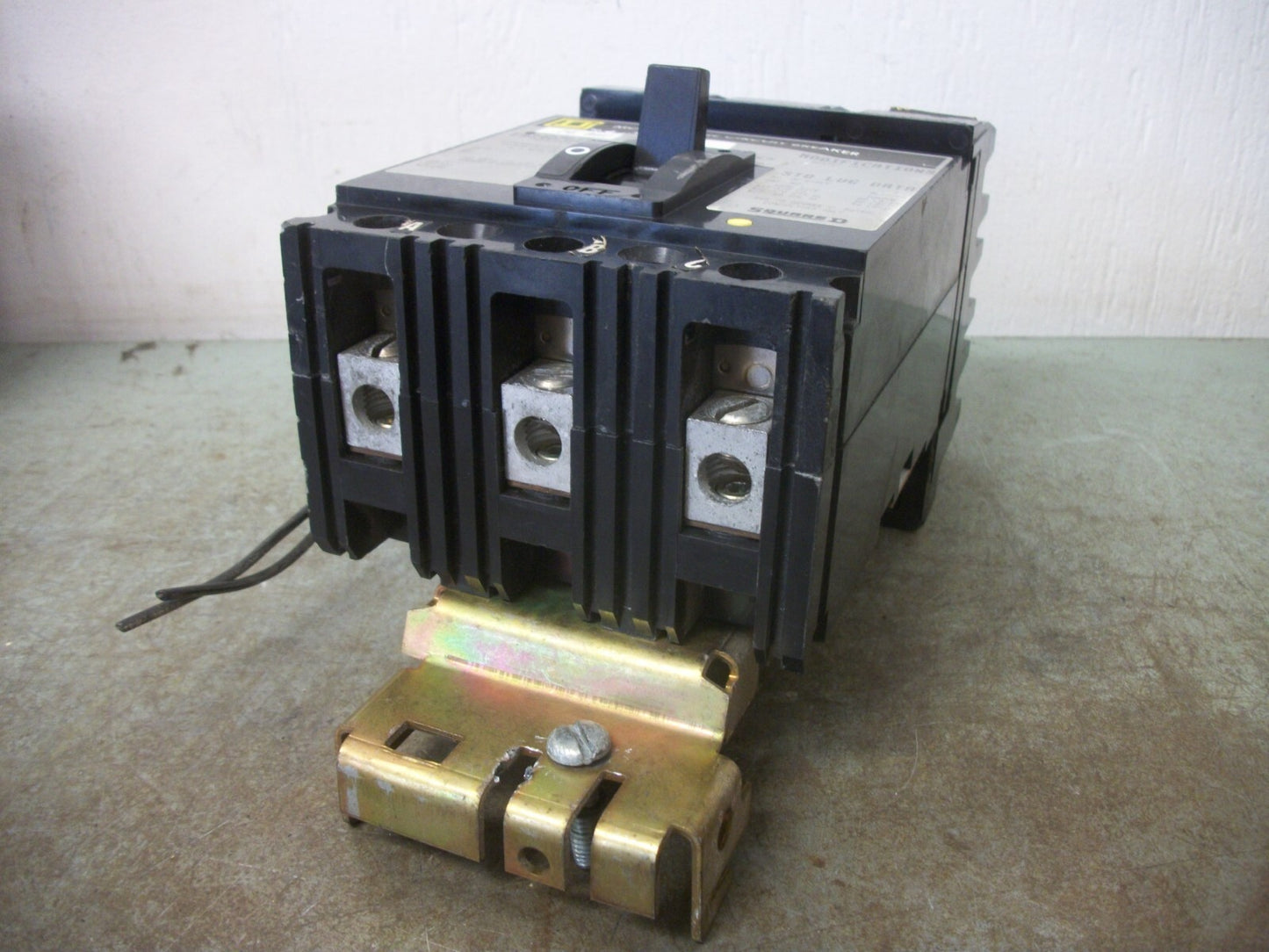 SQUARE D I-LINE FA CIRCUIT BREAKER FA340701021 70AMP 480VOLT 3POLE GRAY W/SHUNT