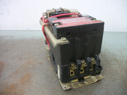 SQUARE D 30AMP 3POLE LIGHTING CONTACTOR 8903SMO11 8903SM011 120VCOIL CHIPPED