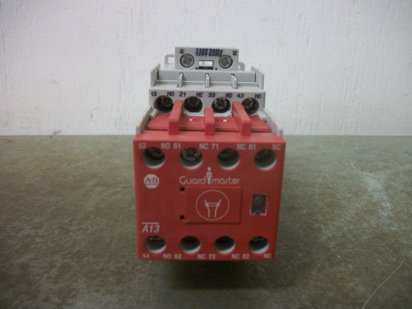 ALLEN-BRADLEY CONTROL SAFETY RELAY 700S-CF440DC 120VCOIL 25AMP 600VOLT