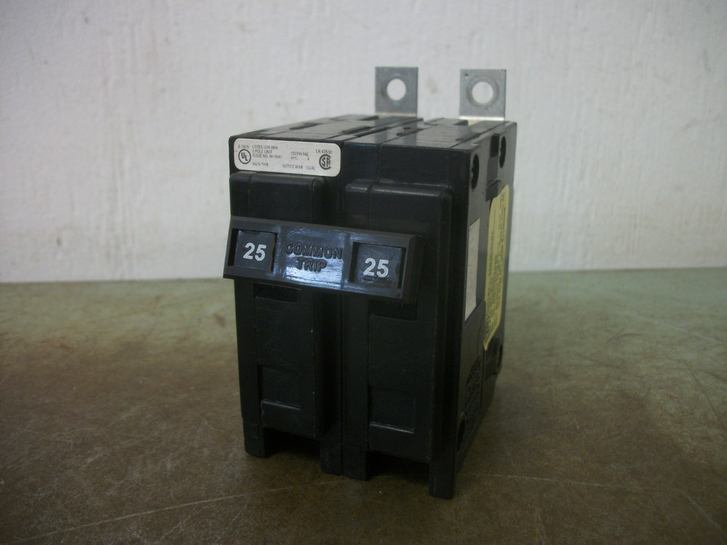 CUTLER-HAMMER QBHW CIRCUIT BREAKER QBHW2025 25AMP 240VOLT 2POLE