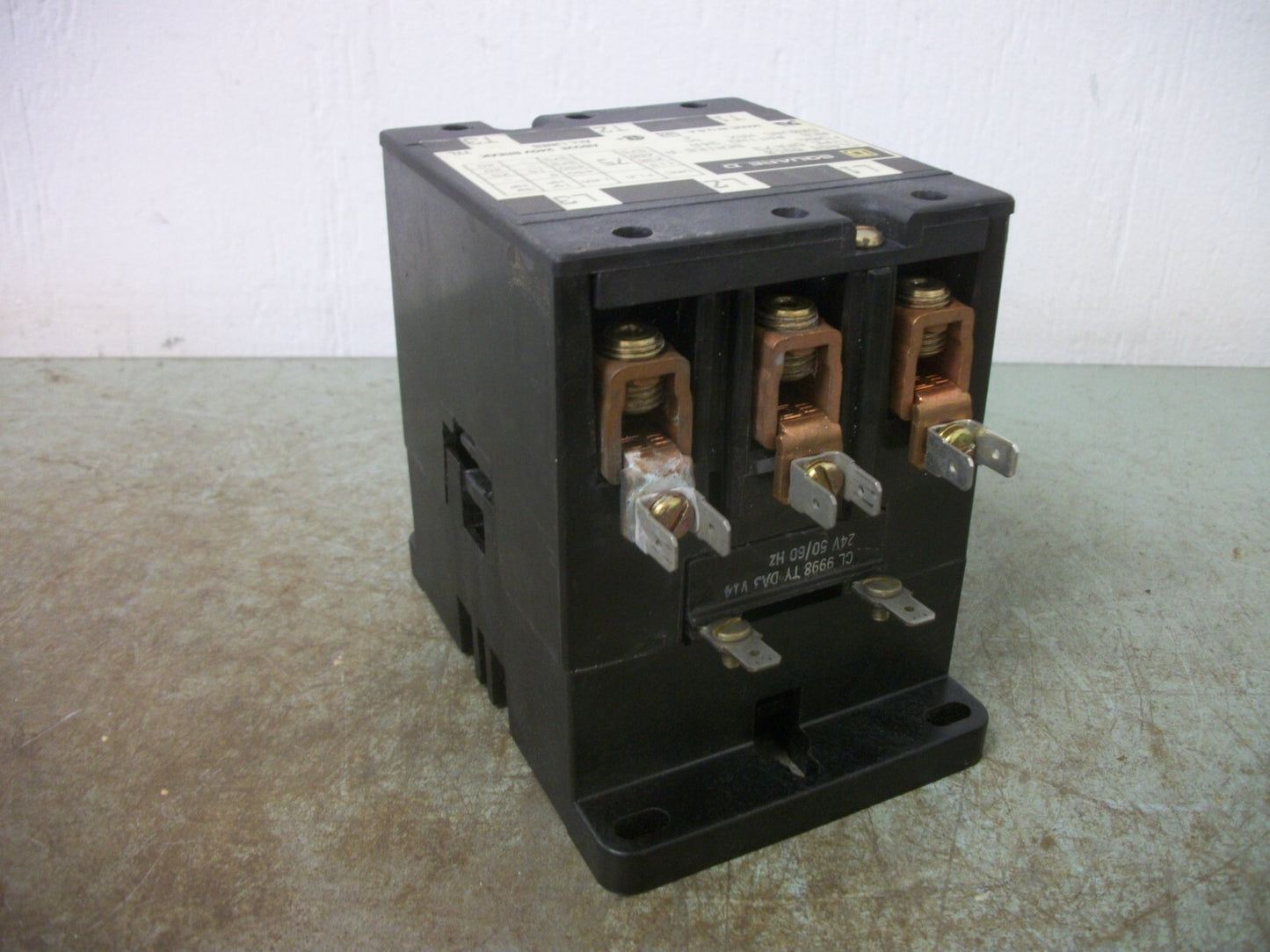 SQUARE D DEFINITE PURPOSE CONTACTOR 8910DPA73 75AMP 24VCOIL 3PH 600V 40HP