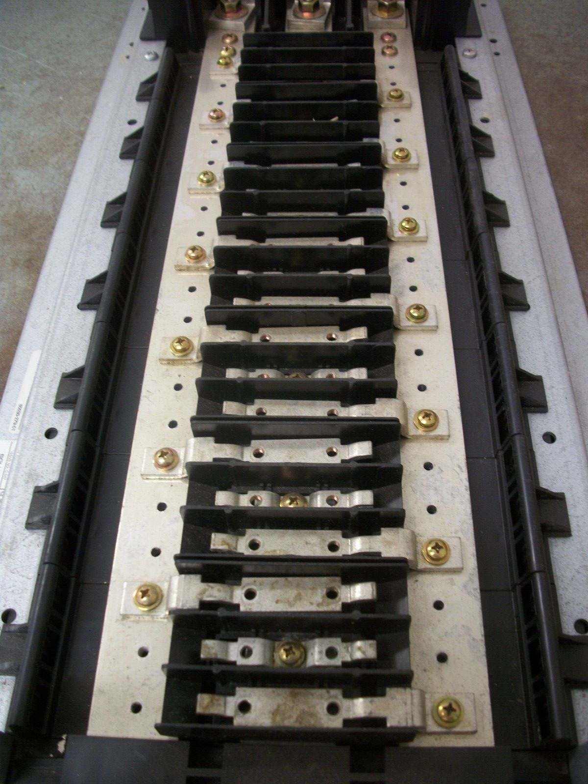 SQUARE D LOAD CENTER PANELBOARD INTERIOR ONLY FOR USE IN MH35 80030-279-01 3PH