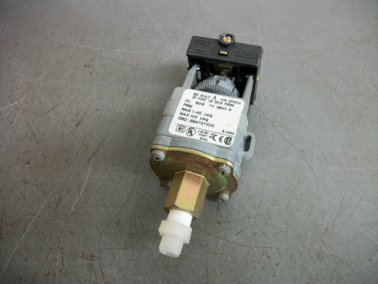 SQUARE D PRESSURE SWITCH 9012GNO3 1-40PSI RANGE 100PSI MAX