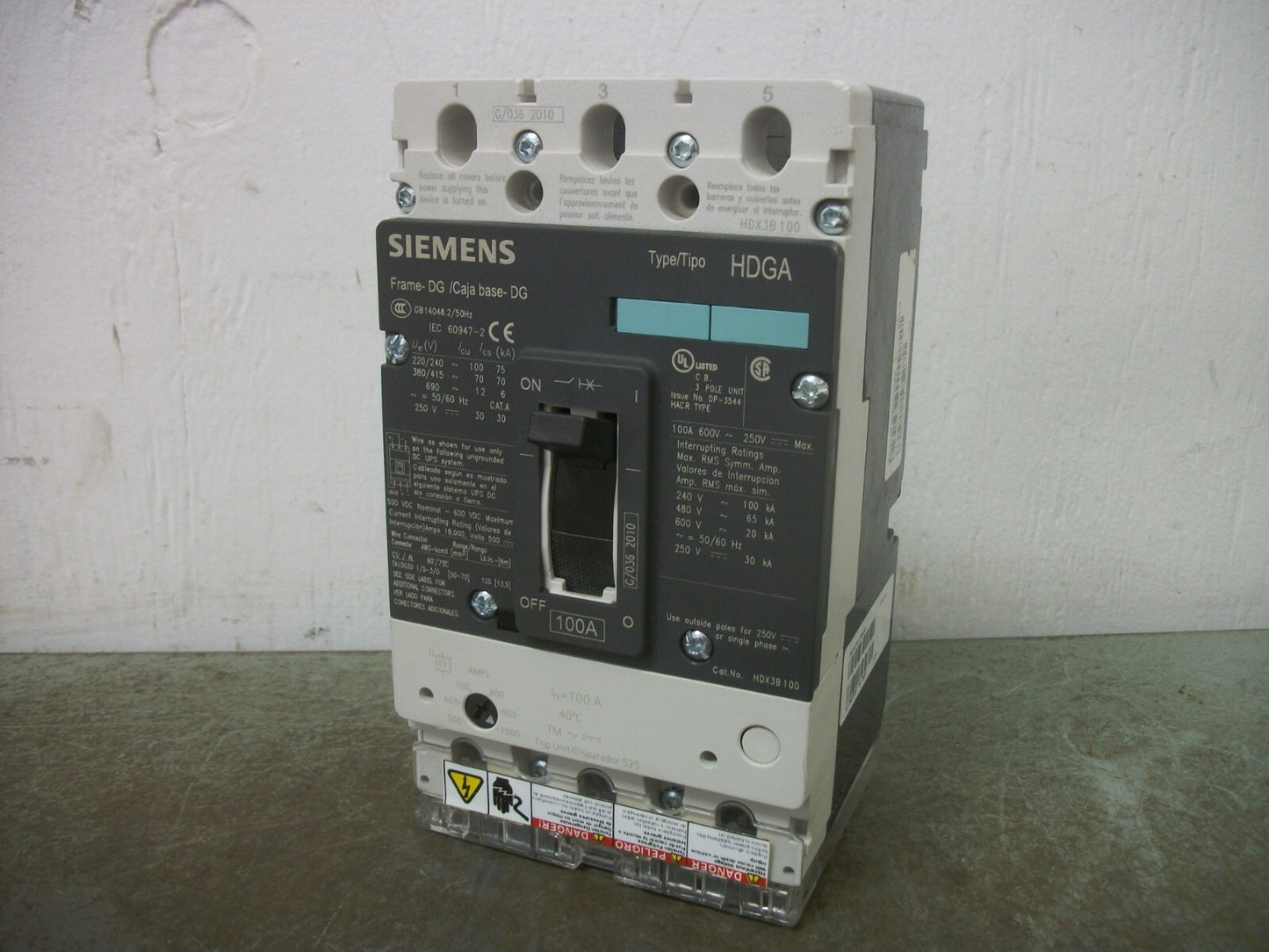 SIEMENS HDGA CIRCUIT BREAKER HDX3B100 100AMP 600VOLT 3POLE CHIPPED